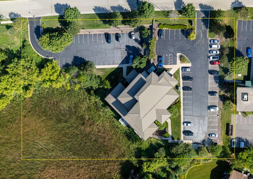 More Photos Of 1166 Quail Ct, Pewaukee Office For Lease