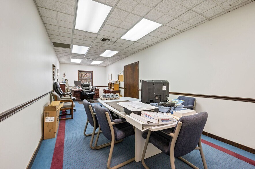 More Photos Of 921 Saw Mill Run Blvd, Pittsburgh Light Distribution For Sale