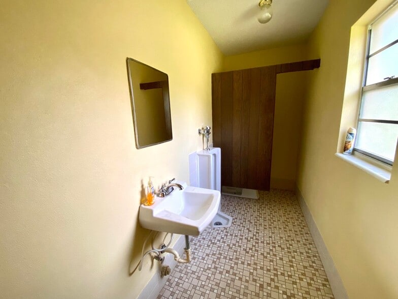 More Photos Of 3191 Newman Ave N, Crestview Religious Facility For Sale