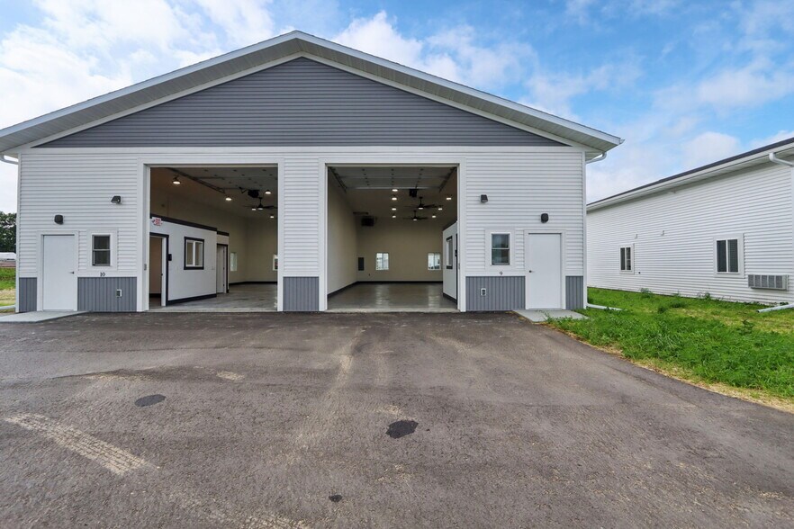 More Photos Of , Reedsburg Flex For Sale