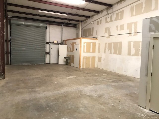 More Photos Of 200-224 N McColl Rd, McAllen Showroom For Lease