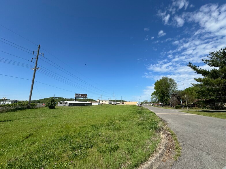 More Photos Of 205 Mimosa Ln, Tahlequah General Retail For Sale