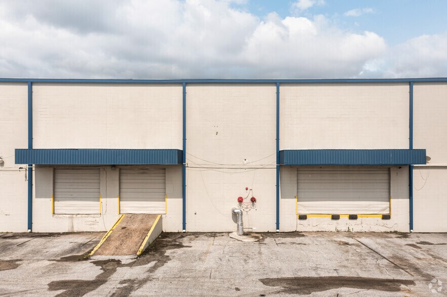 More Photos Of 9990 E I-10 Fwy, Houston Warehouse For Lease