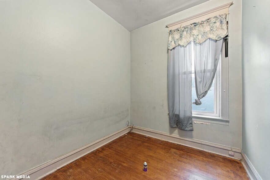 More Photos Of 4800 S Wood St, Chicago Storefront Retail Residential For Sale