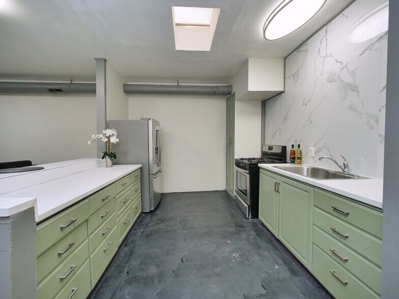 More Photos Of 9614-9616 MacArthur Blvd, Oakland Religious Facility For Lease