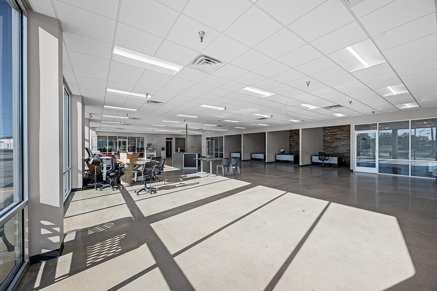 More Photos Of 3301 Eastend Ave, Humboldt Auto Dealership For Sale