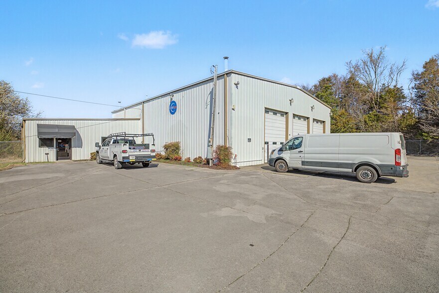 More Photos Of 225 Fiberglass Dr, Mount Juliet Warehouse For Lease