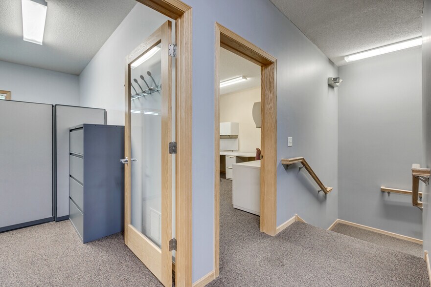 More Photos Of 2127 County Road D E, Maplewood Office For Sale