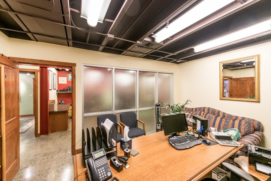 More Photos Of 907-911 Santa Fe Ave, Fresno Flex For Sale
