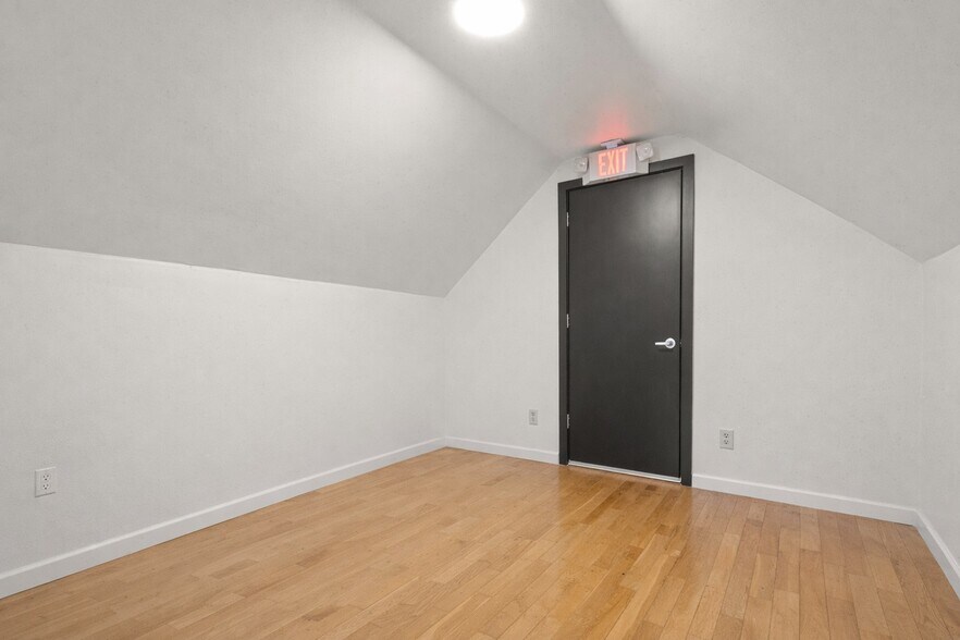More Photos Of 1618 Parker Ave, Fort Lee Freestanding For Lease