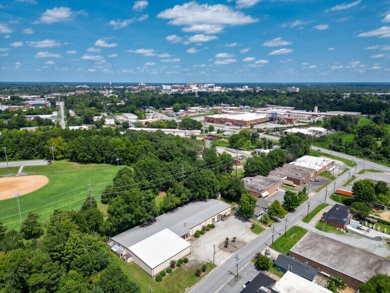 More Photos Of 1214 Dorris Ave, High Point Warehouse For Lease