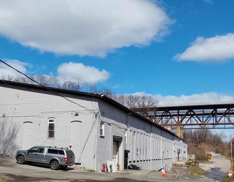 More Photos Of 392 N Montgomery St, Newburgh Manufacturing For Lease