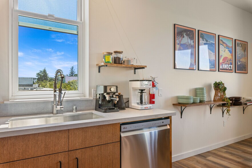 More Photos Of 302 N Main St, Lakeport Storefront For Sale