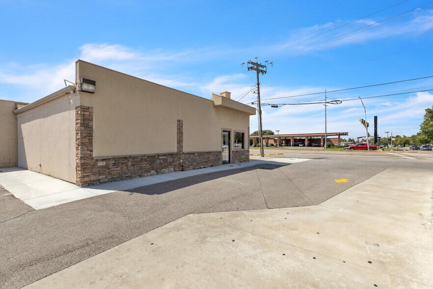 More Photos Of 7106 NW 39th Expy, Bethany Office For Lease