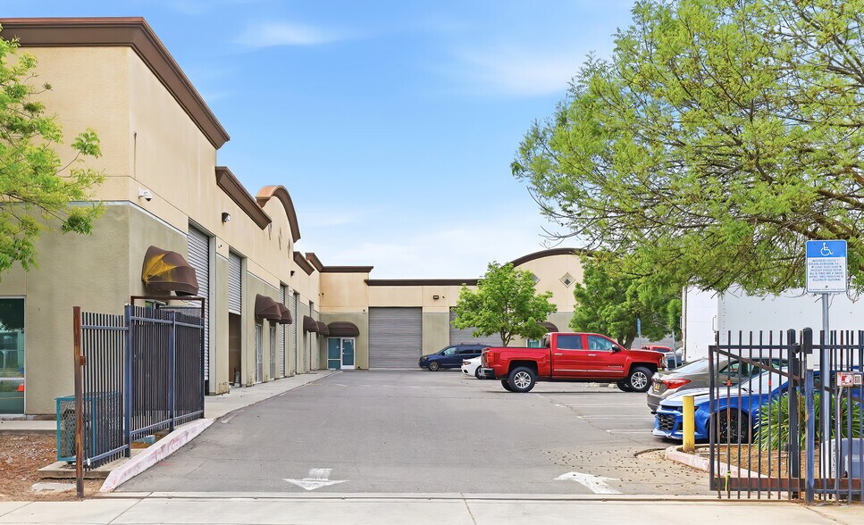 More Photos Of 2200-2248 MaryAnne Dr, Turlock Warehouse For Lease