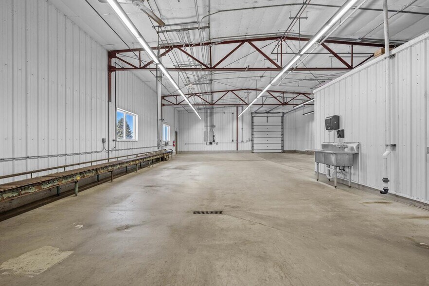 More Photos Of 2708 30th Ave NE, Minot Manufacturing For Sale