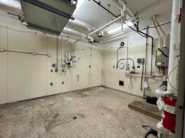More Photos Of 923 S Broadway, Portland Medical For Sale