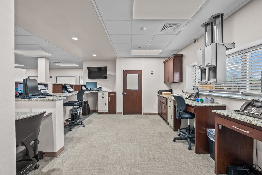 More Photos Of 7202 Slide Rd, Lubbock Medical For Lease