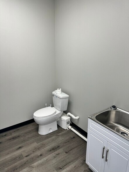 More Photos Of 1195 E Main St, Melbourne Loft Creative Space For Sale