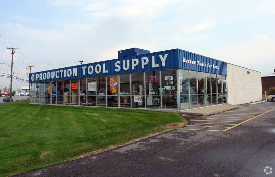 Primary Photo Of 29710 Groesbeck Hwy, Roseville Warehouse For Lease