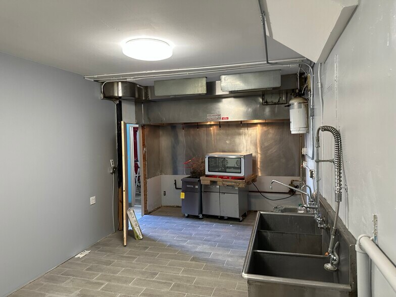 More Photos Of 123 Madison Ave, Albany Storefront Retail Residential For Lease