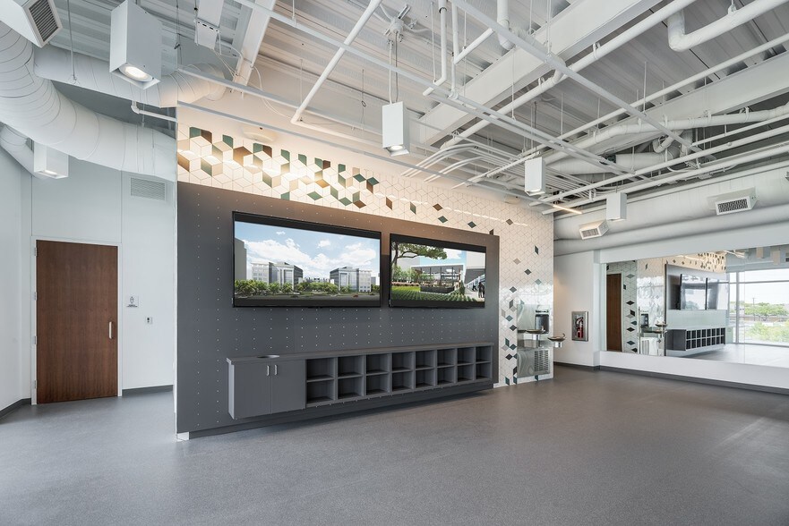 More Photos Of 14545 N Dallas Pky, Dallas Office For Lease