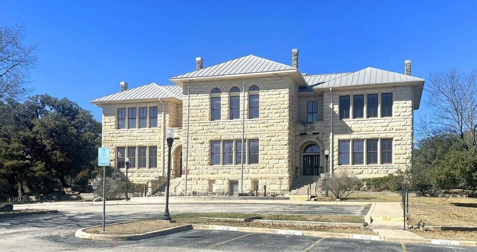 More Photos Of 402 E Blanco Rd, Boerne Office Residential For Sale