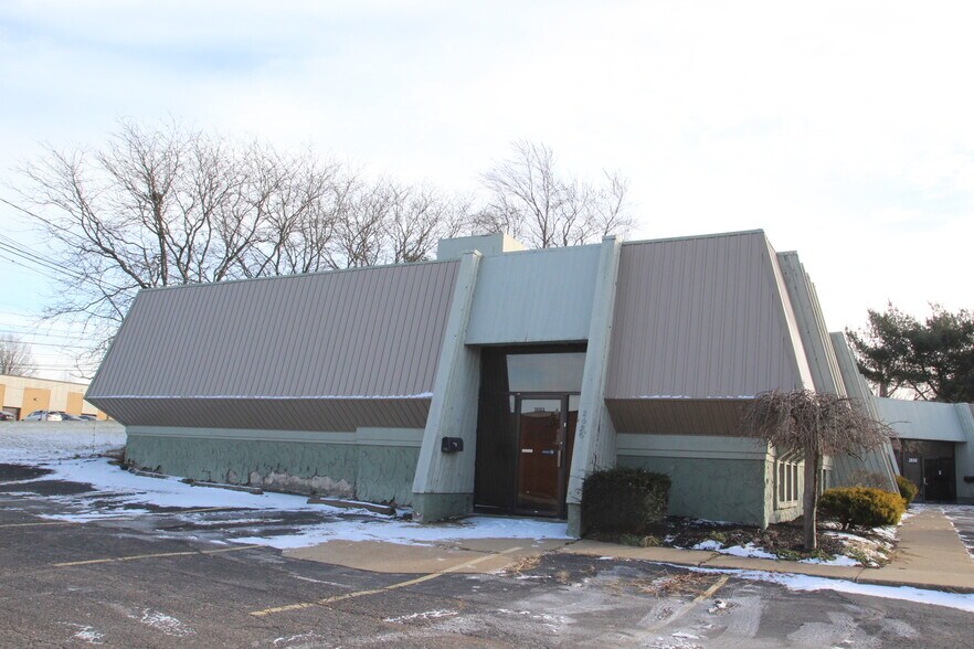Primary Photo Of 2656 S Arlington Rd, Akron Office For Lease