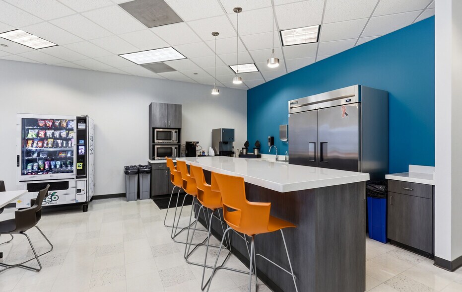 More Photos Of 635 Trade Center Blvd, Chesterfield Flex For Sale