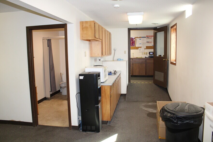 More Photos Of 120 9th St SW, Clarion Flex For Sale