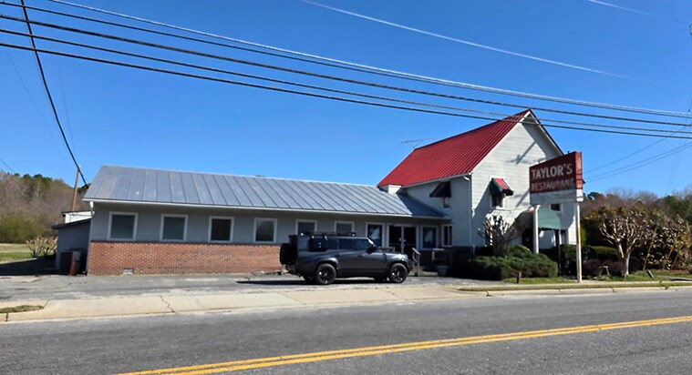 Primary Photo Of 17321 General Puller Hwy, Deltaville Restaurant For Sale