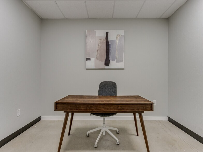 More Photos Of 120 SE 19th St, Moore Storefront For Lease