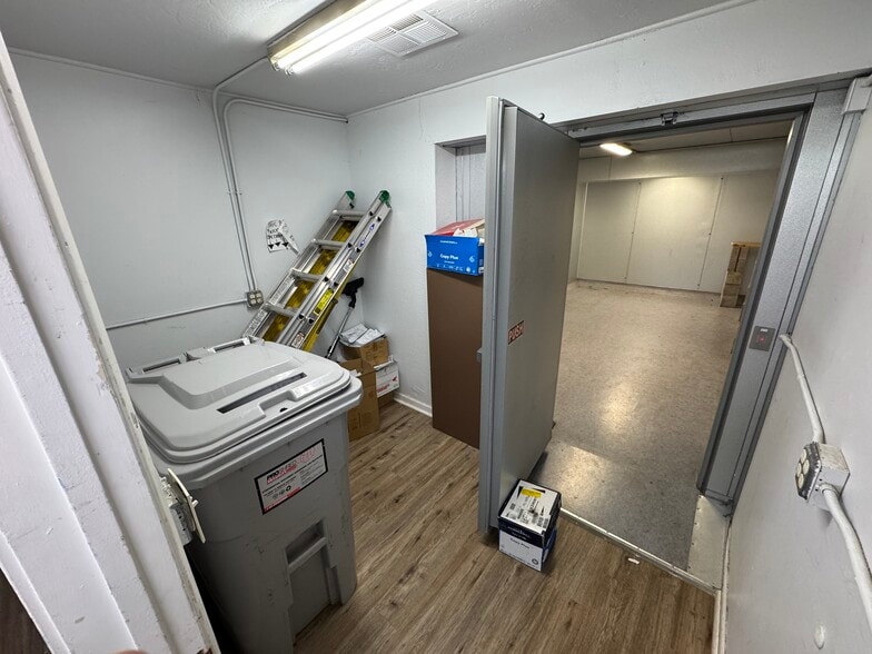 More Photos Of 2820 Broadmoor Ave, Concord Office For Sale