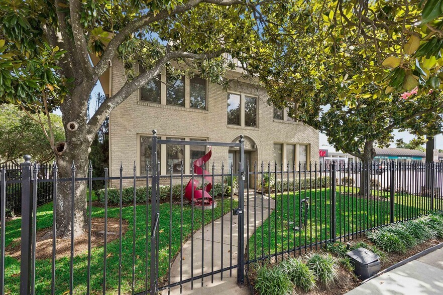 Primary Photo Of 1601 Westheimer Rd, Houston Office For Sale