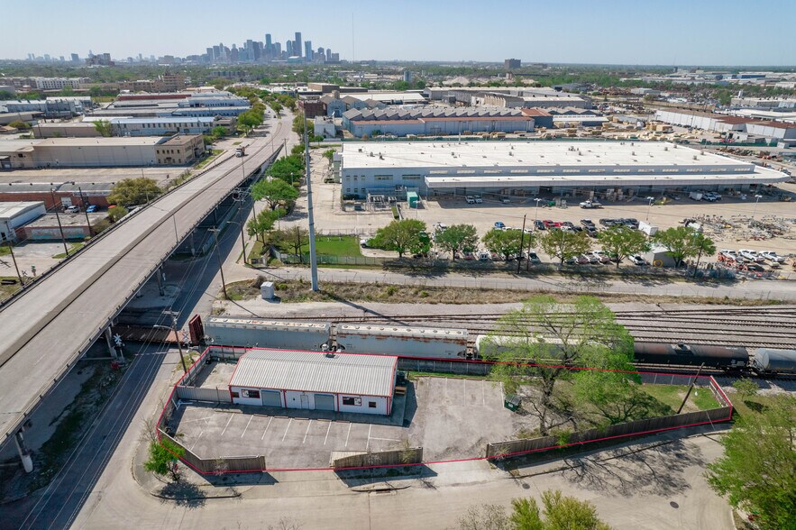 More Photos Of 6555 Navigation Blvd, Houston Warehouse For Lease