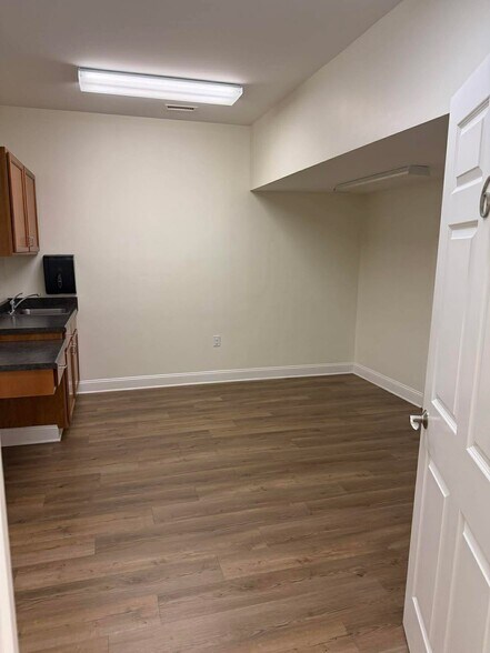 More Photos Of 4725 Country Club Rd, Morehead City Office For Lease