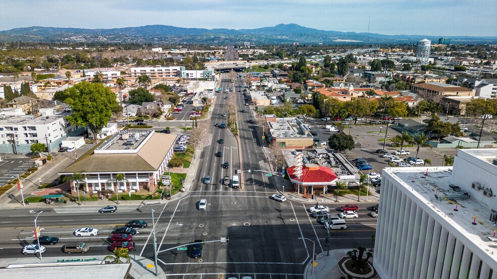 More Photos Of 1701 N Main St, Santa Ana Office For Sale