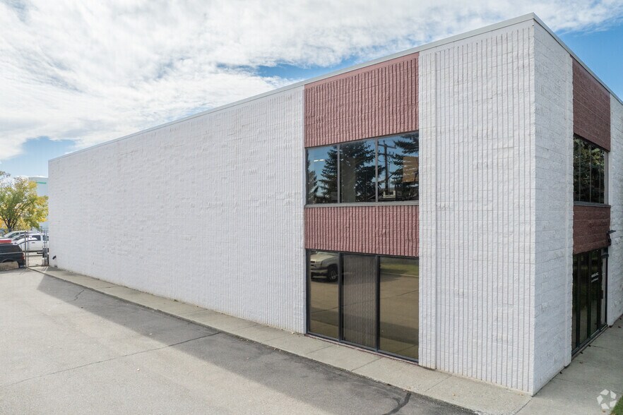 More Photos Of 4275 78th Ave SE, Calgary Manufacturing For Sale