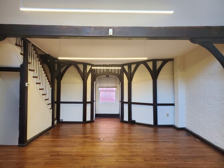 More Photos Of 9 Saint Matthews Ct NW, Washington Office Residential For Lease