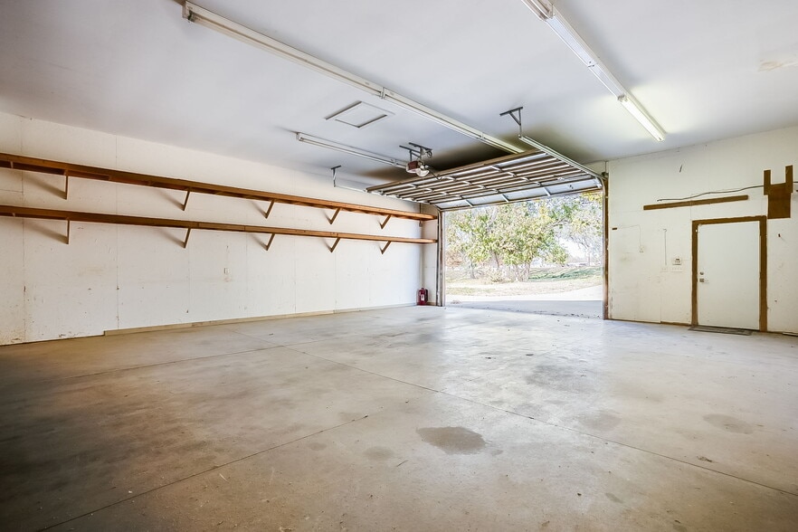 More Photos Of 121 S Water St, Derby Office For Sale