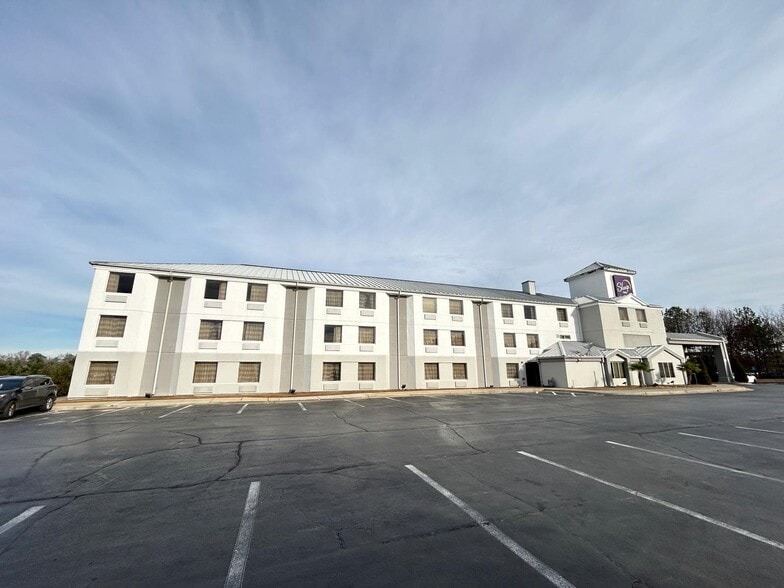 More Photos Of 7055 Concourse Pky, Douglasville Hotel For Sale