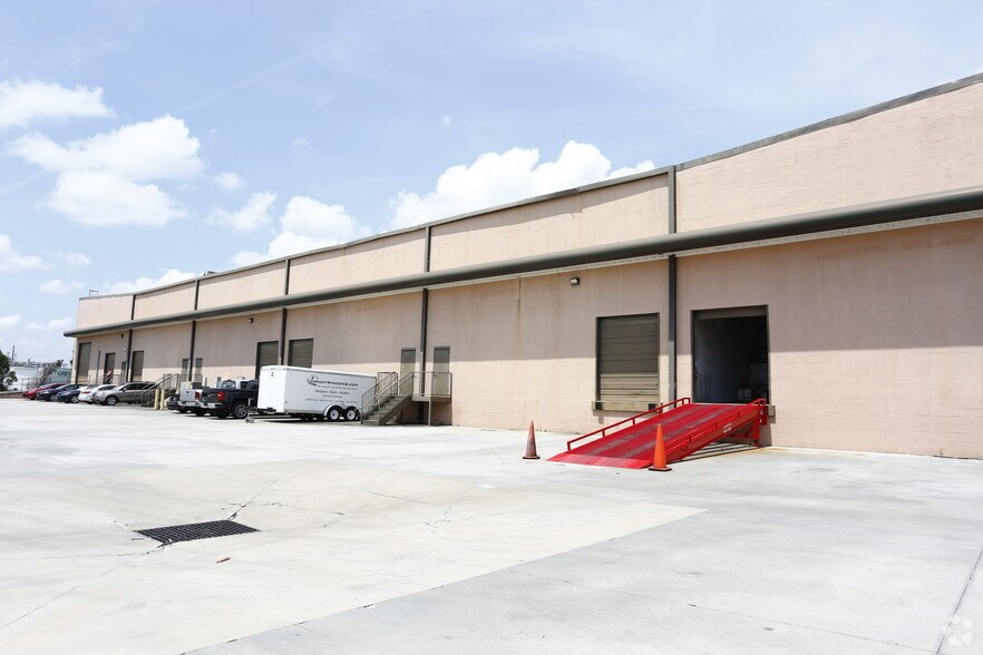 More Photos Of 2335 Commerce Point Dr, Lakeland Unknown For Lease