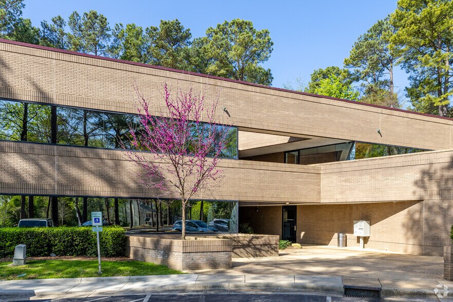 More Photos Of 2900 Highwoods Blvd, Raleigh Office For Lease