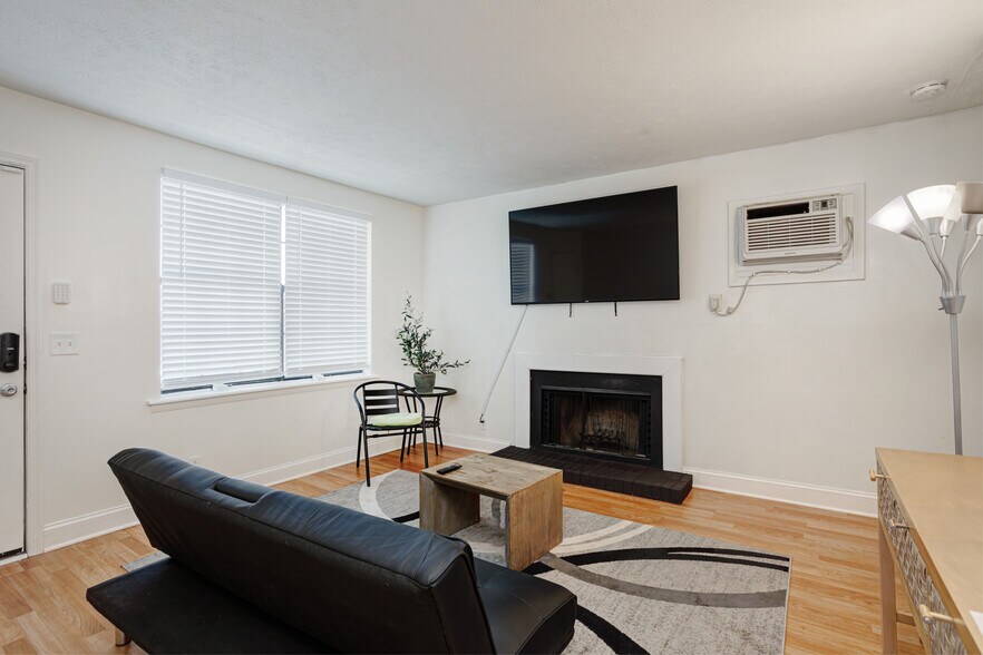 More Photos Of 200-208 E Palestine Ave, Madison Apartments For Sale