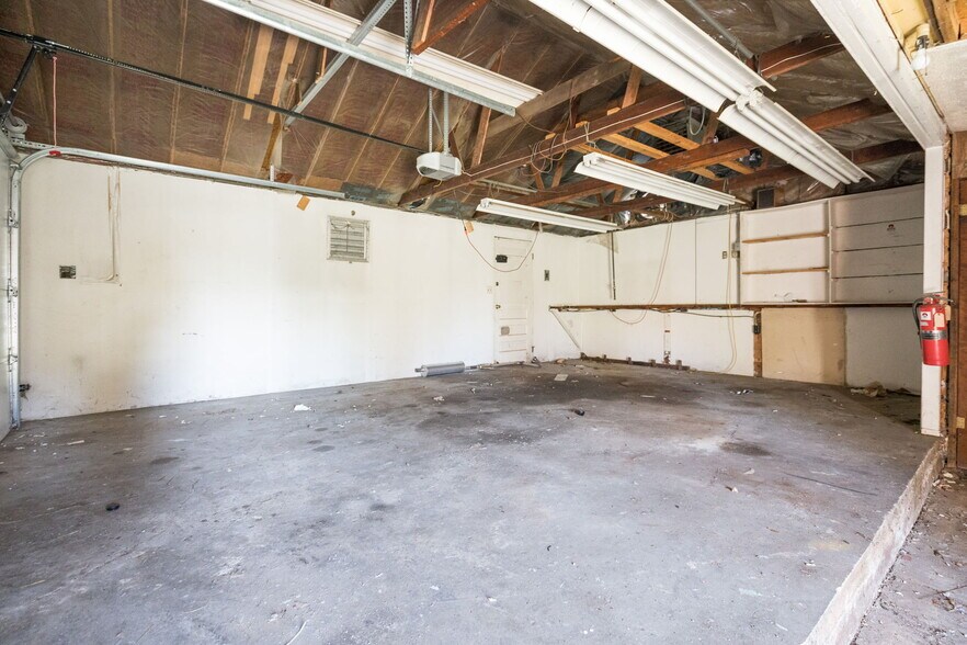 More Photos Of 1816 Larchwood Dr, Troy Warehouse For Sale