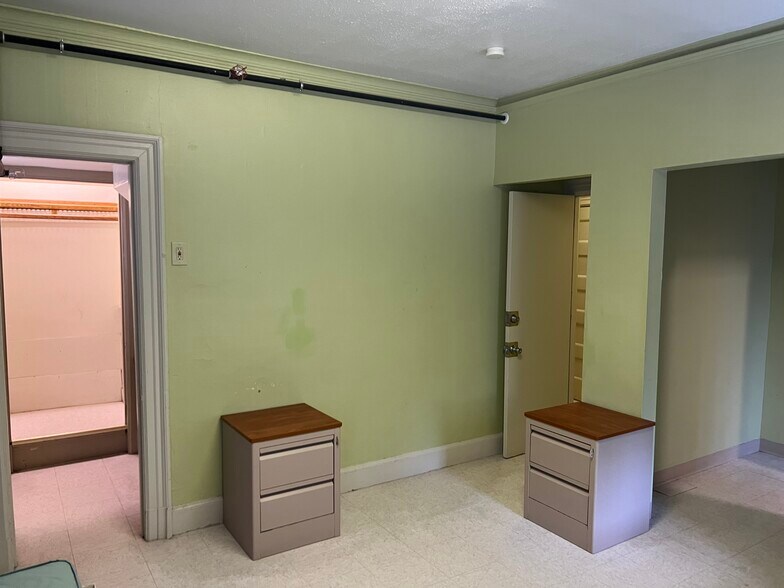 More Photos Of 205 Retreat Ave, Hartford Office Residential For Sale