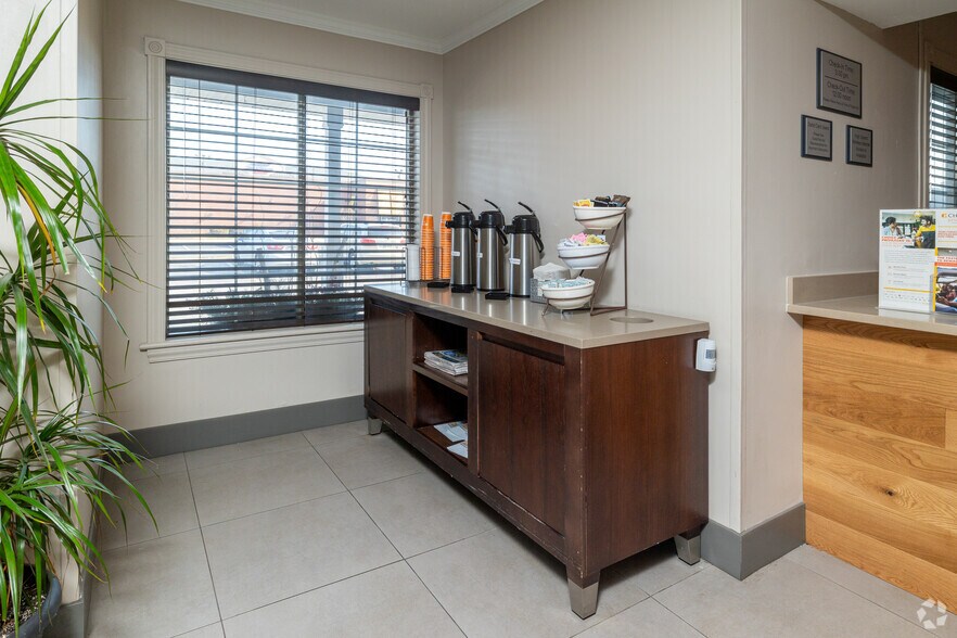 More Photos Of 541 W Dussel Dr, Maumee Hotel For Sale