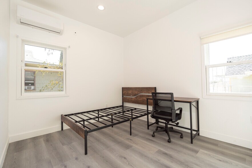 More Photos Of 1016 W 21st St, Los Angeles Apartments For Sale