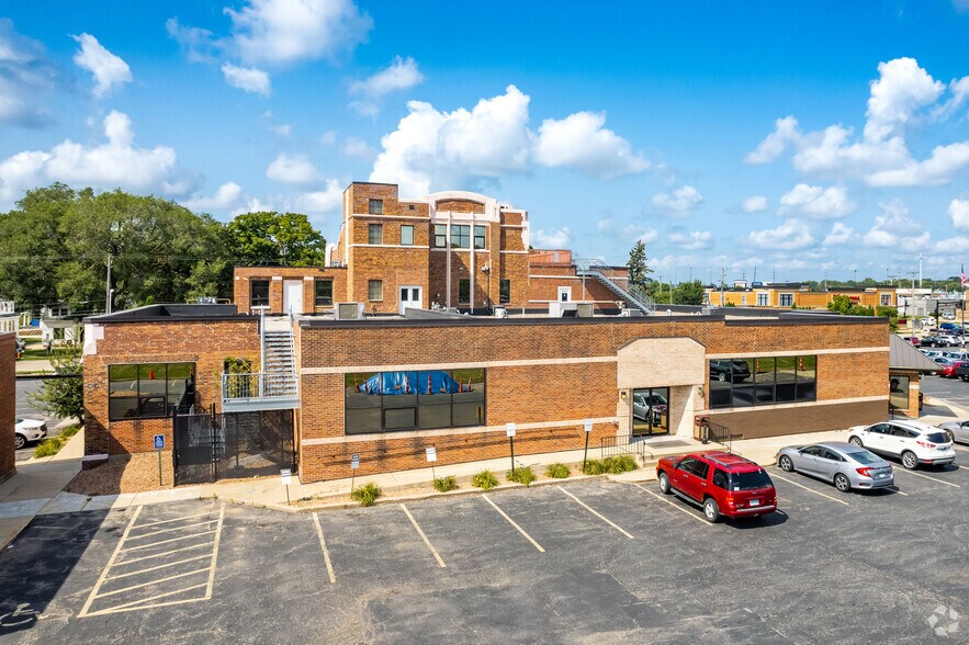 More Photos Of 300 11th Ave NW, Rochester Medical For Lease