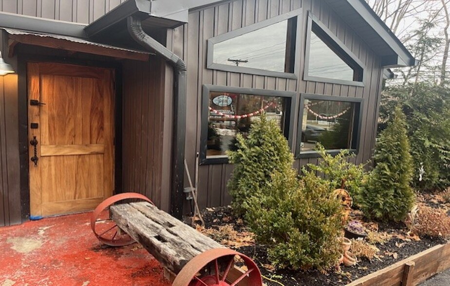 More Photos Of 216 Woodside Ave, Newton Restaurant For Sale